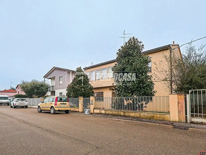 Appartamento con 5 locali in vendita in Via Girolamo Bonoli, Lugo