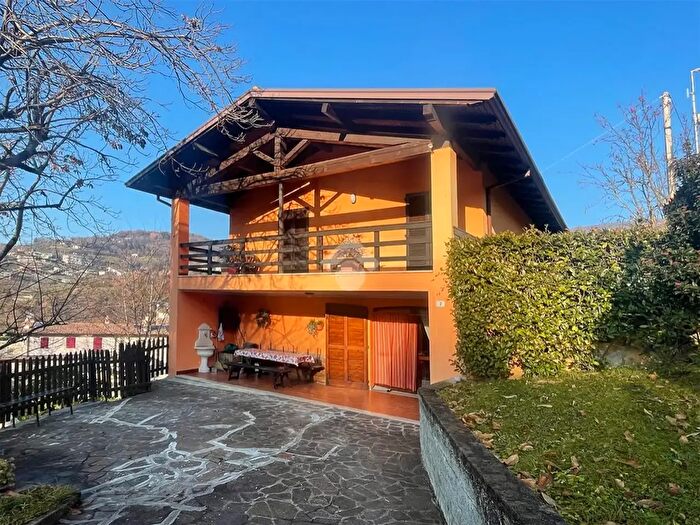 Casa quadrilocale in vendita in Via Broli, Brione