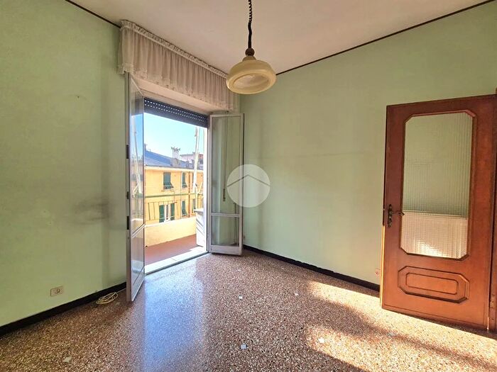 Appartamento trilocale in vendita in Via S Romolo, Genova