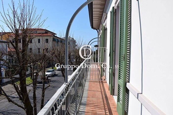 Appartamento con 5 locali in affitto in Via Gabriele DAnnunzio, Centro, Forte dei Marmi