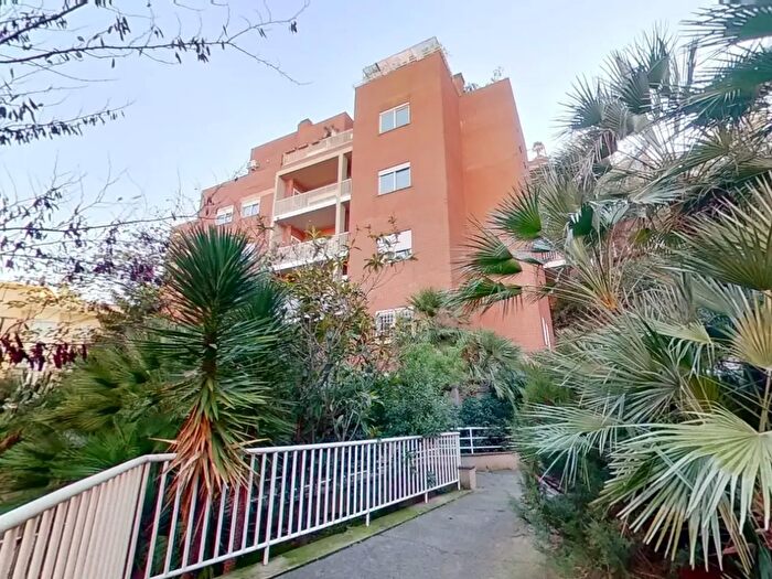 Appartamento quadrilocale in vendita in Via Misurina, Roma