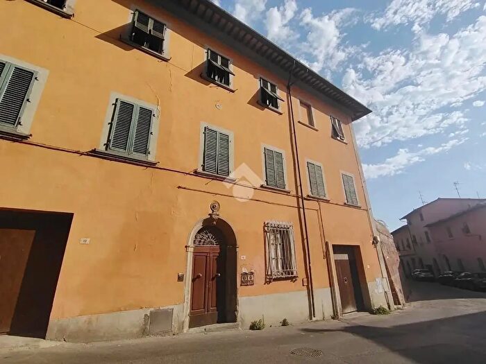 Appartamento con 11 locali in vendita in Via Pietro Rondoni, San Miniato