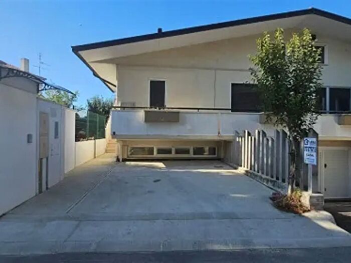 Appartamento con 6 locali in vendita in Contrada Villa Martelli, Lanciano