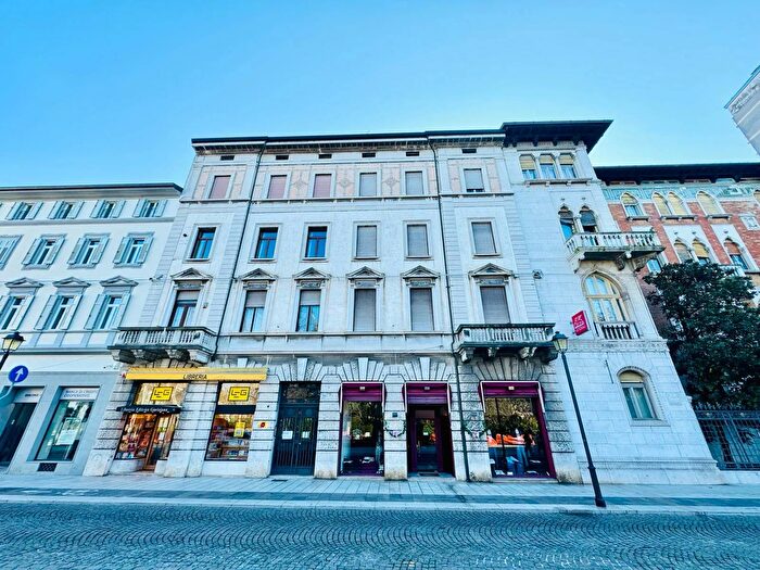 Appartamento con 5 locali in vendita in Gorizia Corso Verdi, Gorizia