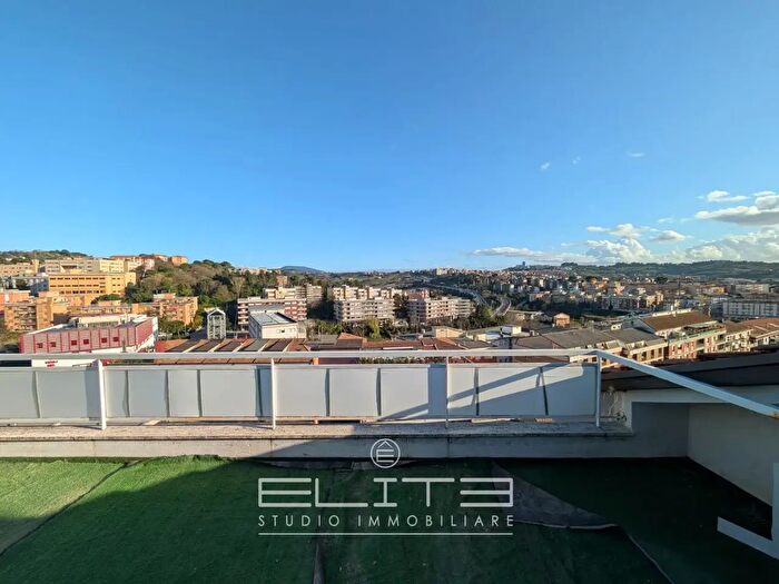 Appartamento trilocale in vendita in Via Michelangelo Buonarroti, Ancona