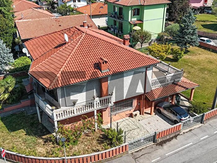 Casa con 8 locali in vendita in Corso Europa, Verdellino