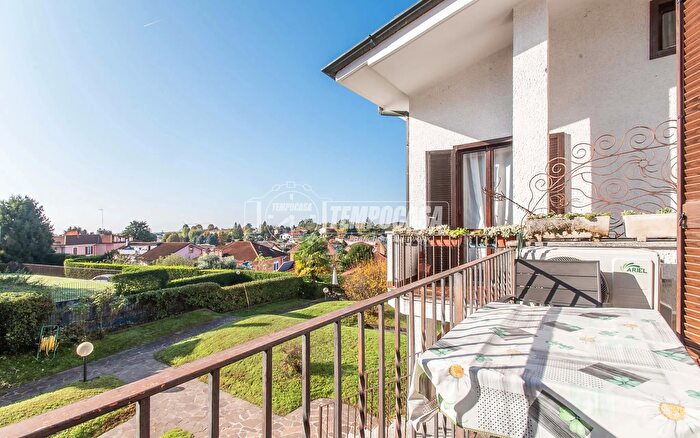 Appartamento trilocale in vendita in Via Monte Rosa B, Appiano Gentile