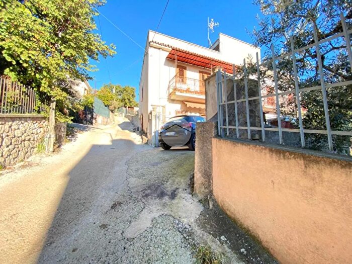 Casa quadrilocale in vendita in Via Monte Andrea, Marcellina