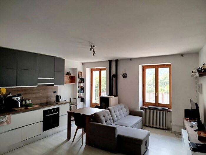 Appartamento trilocale in vendita in Via Ponte Vecchio, Quart