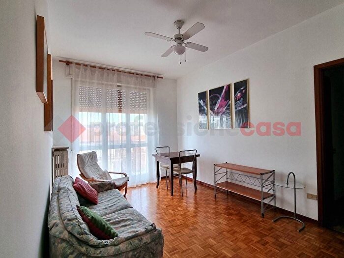 Appartamento bilocale in affitto in Viale Baracca, Centro, Arona