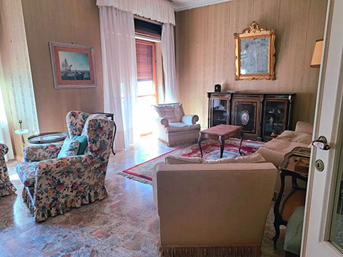 Appartamento con 9 locali in vendita in Corso Trento E Trieste, Lanciano