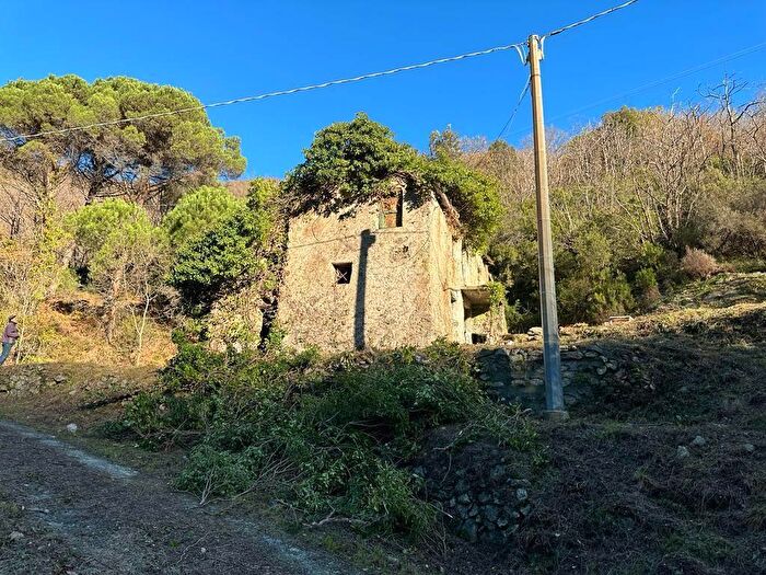 Casa con 5 locali in vendita in Albisola Superiore