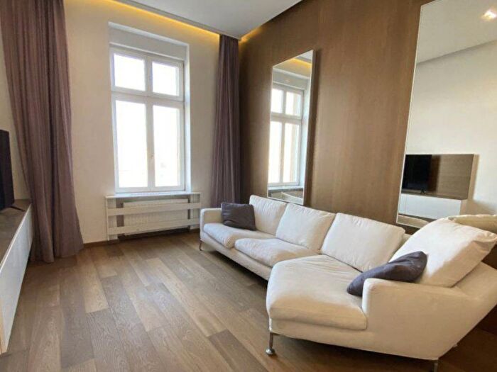 Appartamento bilocale in affitto in Via dellOrso, Brera, Milano