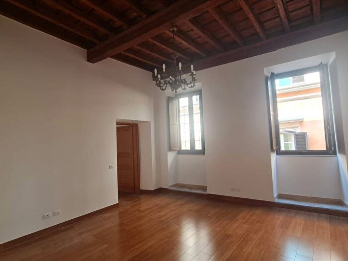 Appartamento trilocale in affitto in Piazza Lancellotti, Piazza Navona, Roma