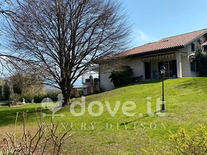 Casa con 6 locali in vendita in Via Monte Marino, Ivrea