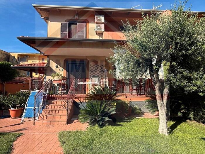 Casa con 5 locali in vendita in Via Ripuaria, Varcaturo, Giugliano in Campania