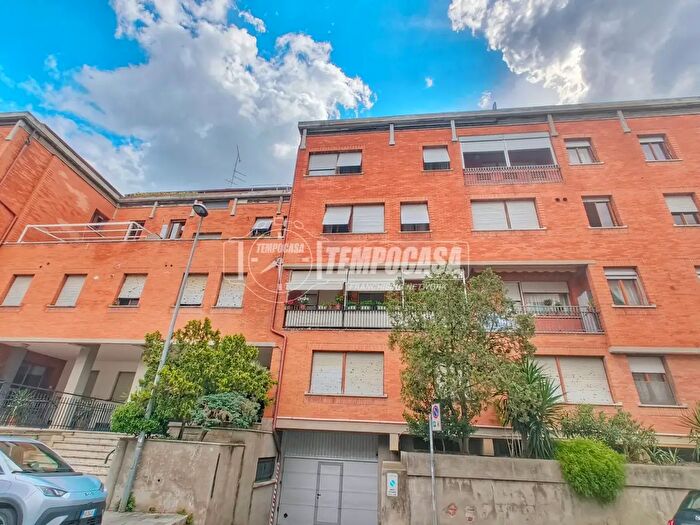 Appartamento trilocale in vendita in Via Senigallia, Ancona