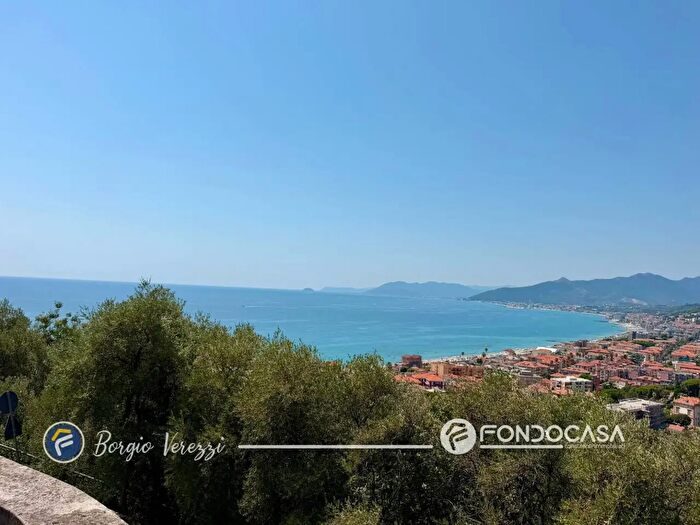 Casa con 8 locali in vendita in Via Nazario Sauro, Borgio Verezzi