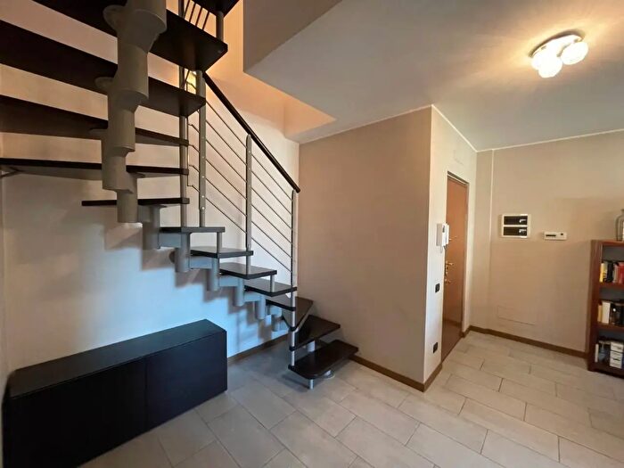 Appartamento trilocale in vendita in Via Giovanni Pascoli, Lesmo