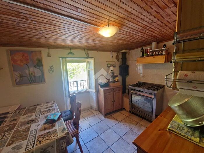 Appartamento trilocale in vendita in Via del Colletto, Triora