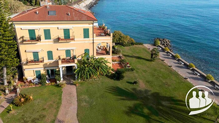 Appartamento trilocale in vendita in Via Romana, Ventimiglia