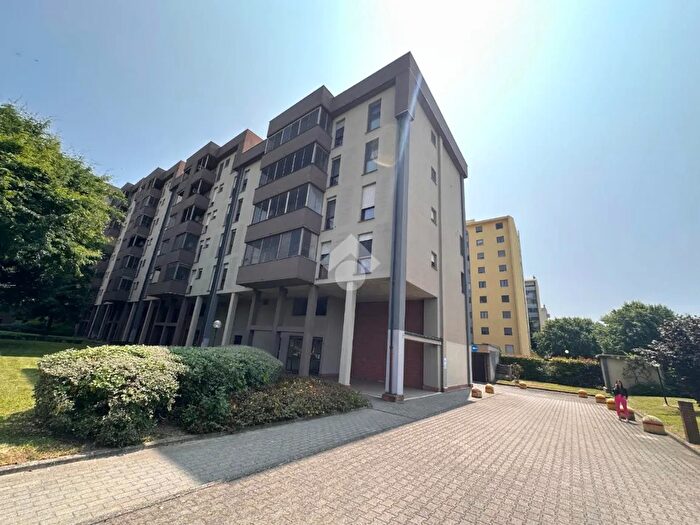 Appartamento quadrilocale in vendita in Via Aldo Moro, Locate Di Triulzi