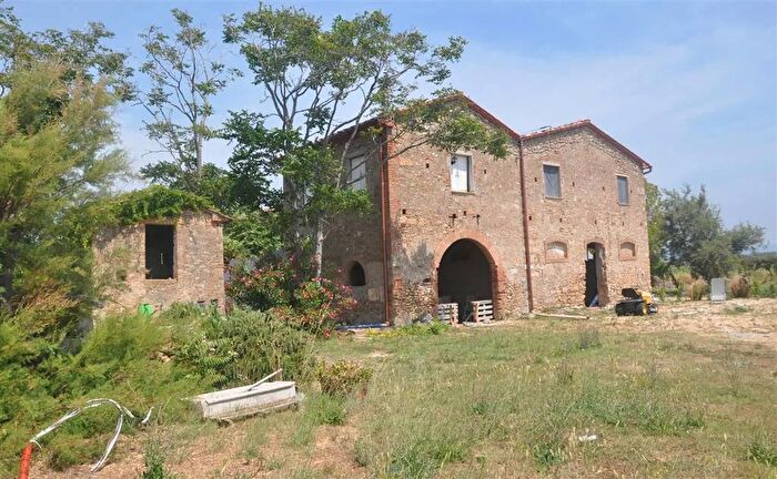 Casa con 14 locali in vendita in Bibbona