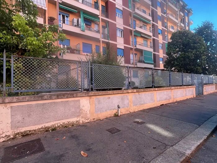 Appartamento quadrilocale in vendita in Via Aosta, Torino