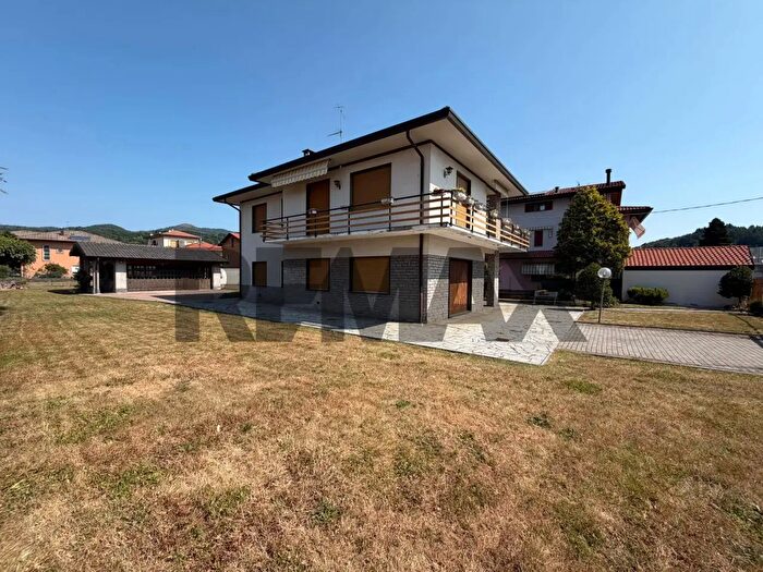 Appartamento trilocale in vendita in Via Tofane, Induno Olona