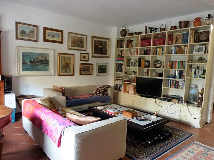 Casa con 7 locali in vendita in Viareggio