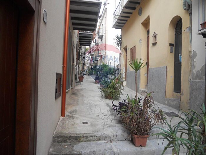Appartamento quadrilocale in vendita in Vicolo Busari, Palermo