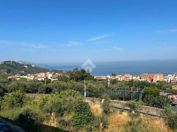 Appartamento quadrilocale in vendita in Via Massa Turro, Massa Lubrense