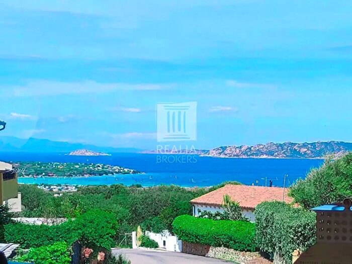 Casa con 6 locali in vendita in Via Grazia Deledda Snc, Palau