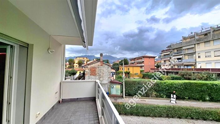 Appartamento trilocale in vendita in Carrara