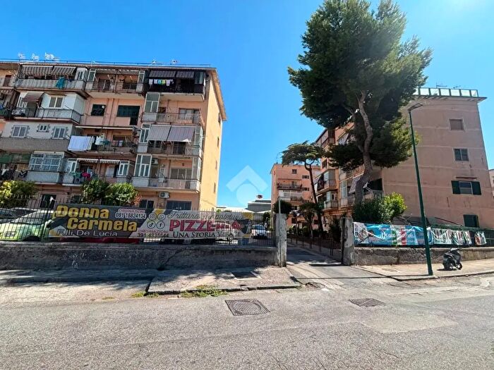 Appartamento bilocale in vendita in Via Raffaele Testa, Napoli