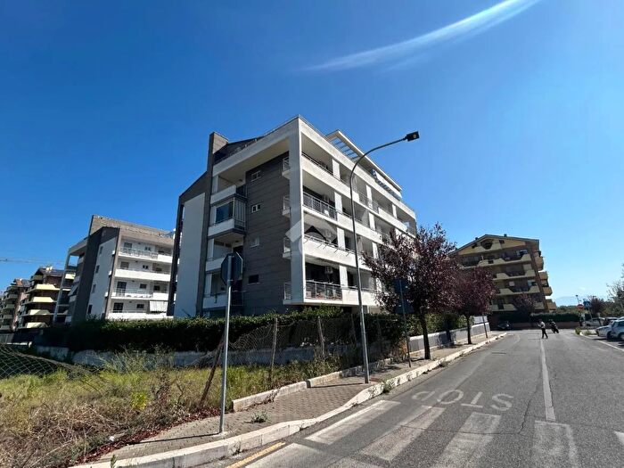 Appartamento trilocale in vendita in Via Caltanissetta, Aprilia