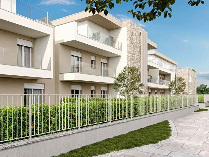 Appartamento trilocale in vendita in Via Roma Snc, Bernareggio