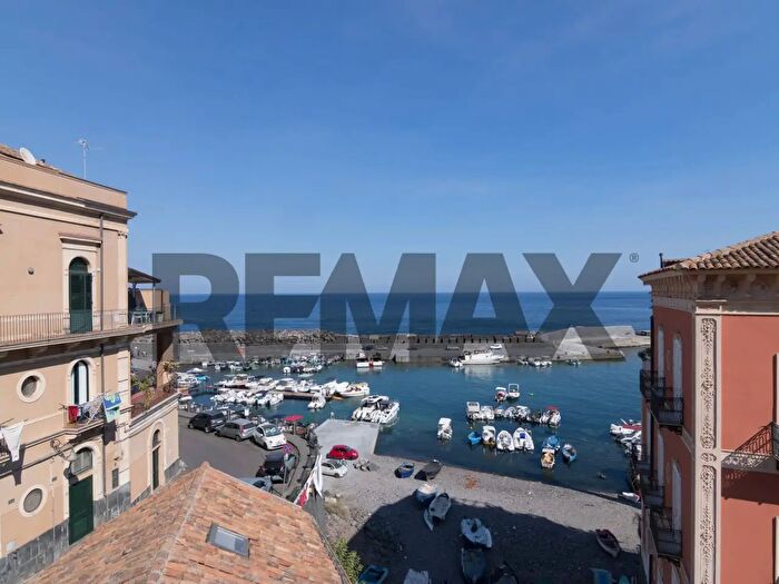 Casa con 6 locali in vendita in Acireale