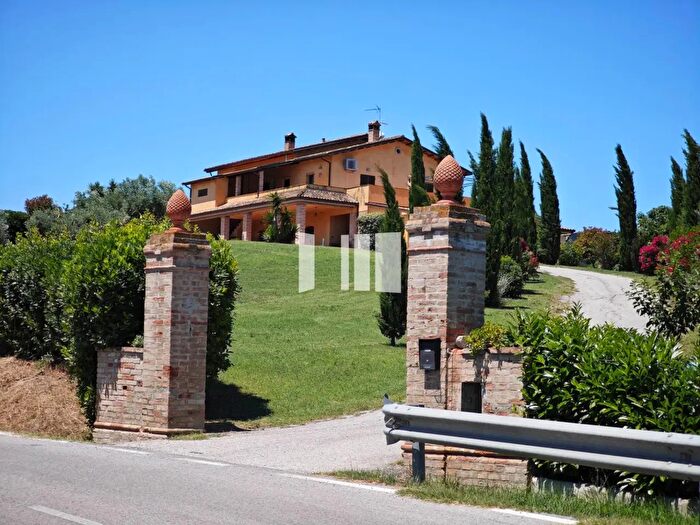 Casa con 7 locali in vendita in Contrada Santa Croce, Notaresco