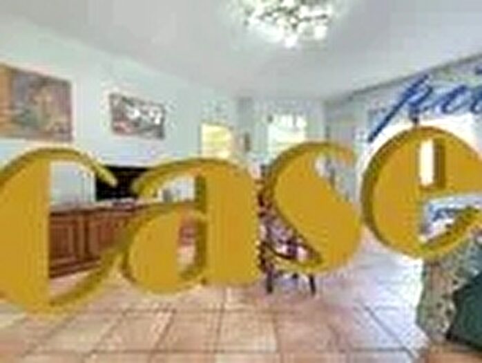 Casa con 9 locali in vendita in Viareggio