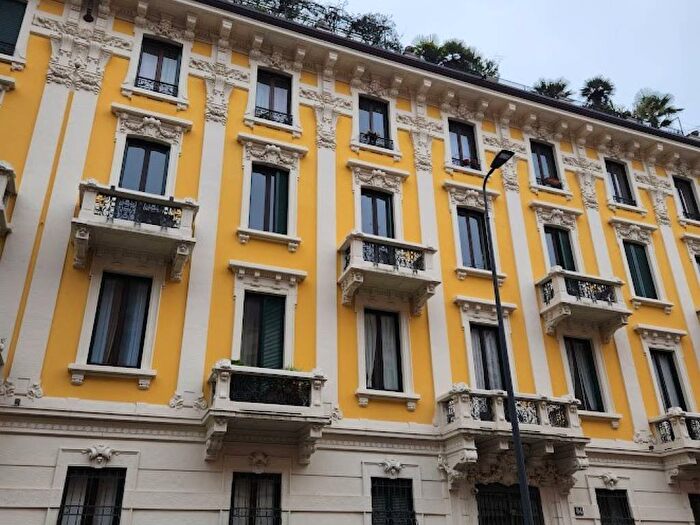 Appartamento con 5 locali in affitto in Via Lodovico Settala, Buenos Aires, Milano