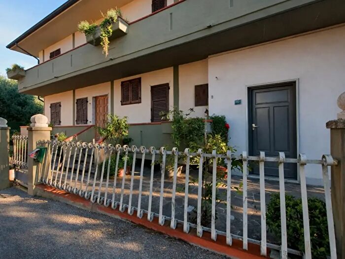 Casa con 7 locali in vendita in Ervolapittola, Massa
