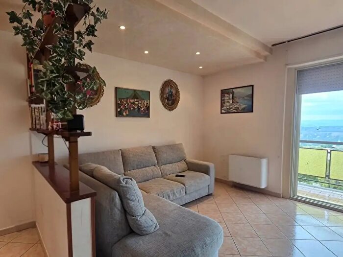 Appartamento con 5 locali in vendita in Via Todi, Montecchio