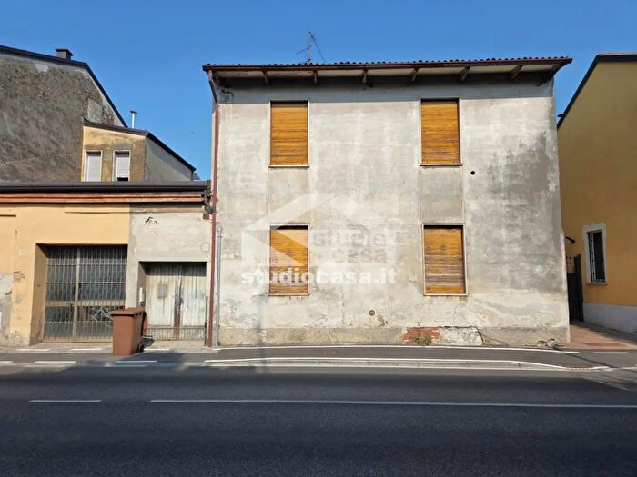 Casa in vendita in Via Boschetto, Cremona