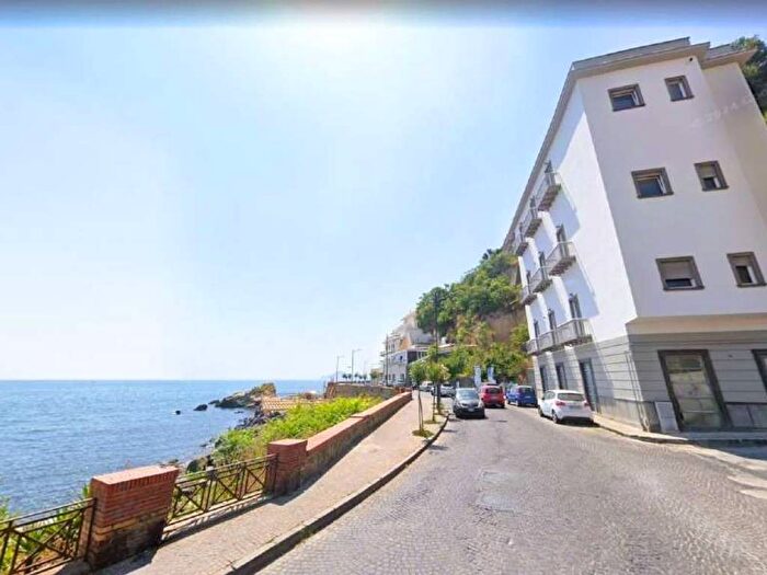 Appartamento bilocale in affitto in via NAPOLI, Lungomare, Pozzuoli