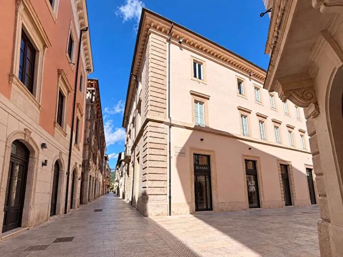 Appartamento trilocale in vendita in Corso Vittorio Emanuele, L'Aquila