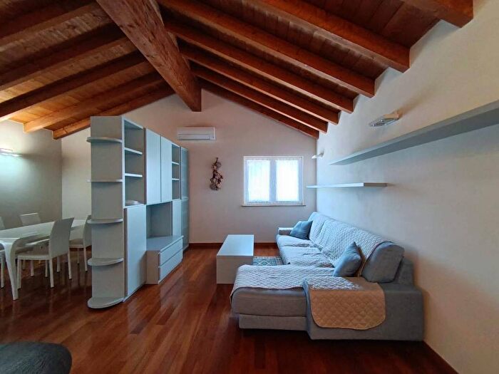 Casa bilocale in affitto in Via Castellaro, Torrazza Coste