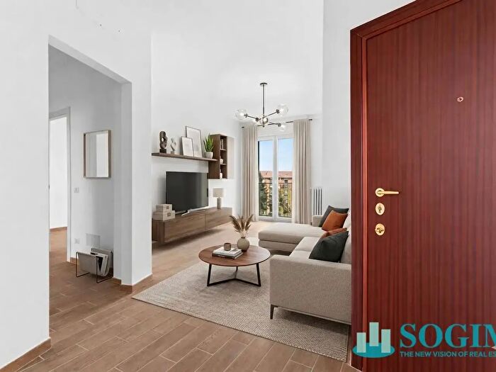 Appartamento trilocale in vendita in Via Val Lagarina, Milano