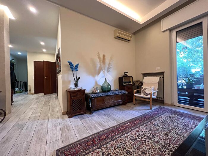 Appartamento con 5 locali in vendita in Via Pietro Confortini, Verona