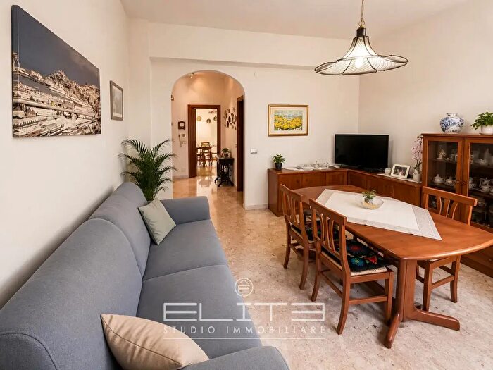 Appartamento quadrilocale in vendita in Via Cingoli, Ancona